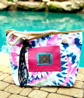 Beach tote in tie-dye